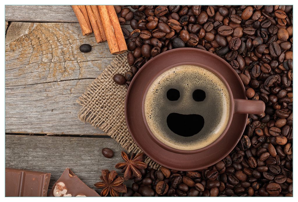 Wallario Küchenrückwand aus Glas, Größe: 90 x 60 cm, Motiv: Lustige Kaffeetasse mit einem Lächeln - Kaffeebohnen und Zimt | Spritzschutz | abw...