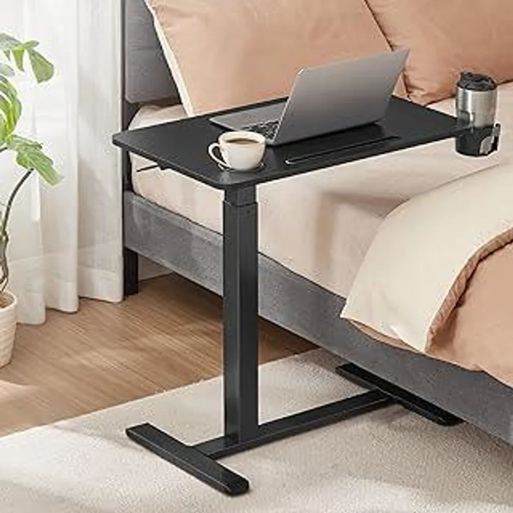 VASAGLE Tavolino con rotelle, tavolo alto mobile, piano da 70 x 40 cm, altezza regolabile, 2 portabevande, fessura per cellulare o tablet, nero inchiostro LSD600B01