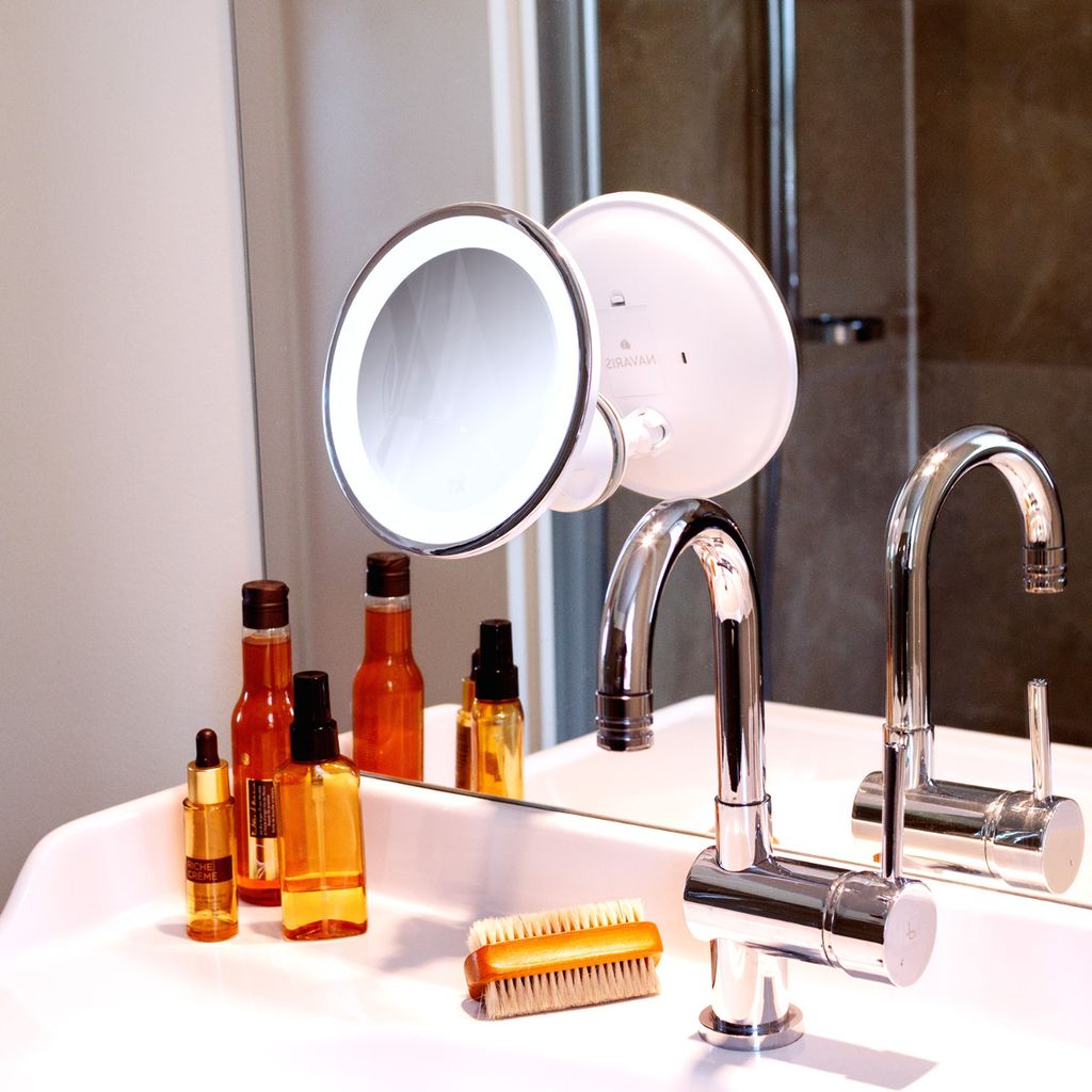 Navaris Vergrößerungsspiegel mit LED Beleuchtung Saugnapf - Spiegel mit 5  Fach Vergrößerung - Licht Badspiegel Makeup Kosmetikspiegel Silber :  : Küche, Haushalt & Wohnen