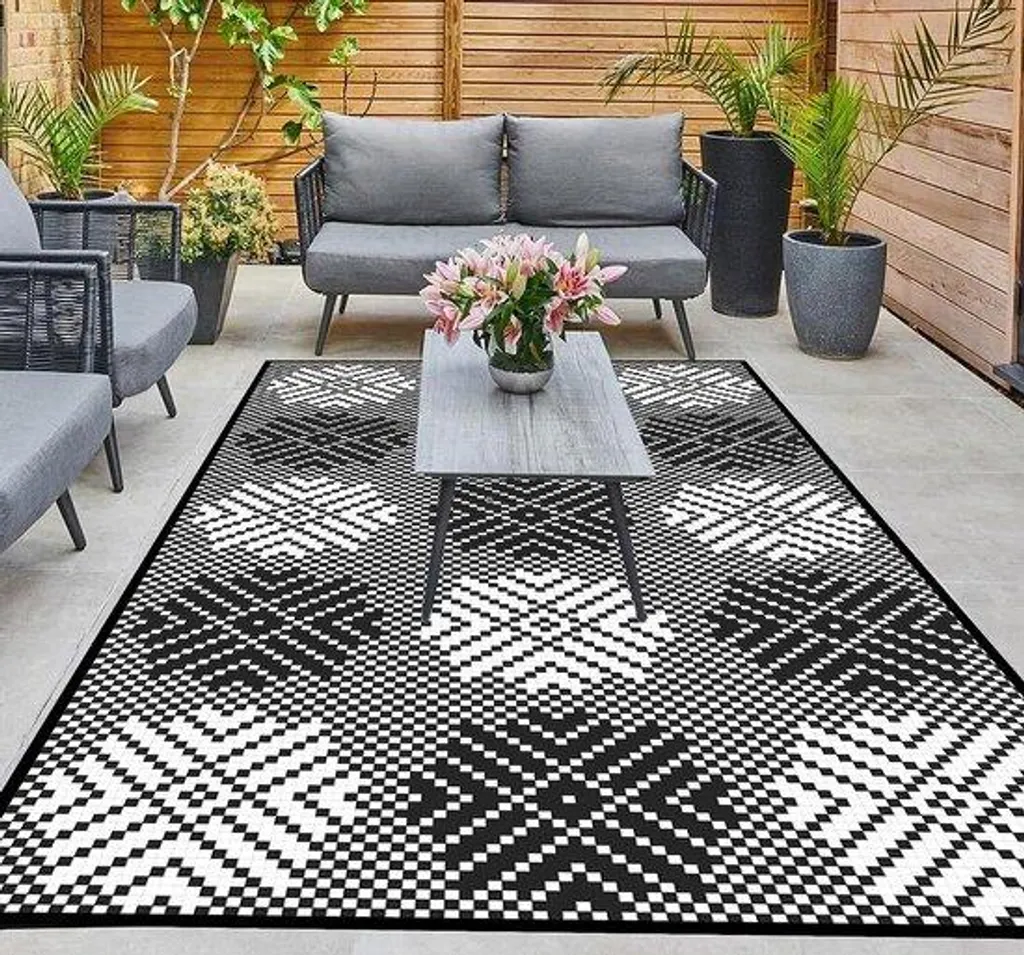 Tapis de jardin pour pique-nique en famille sur l'herbe