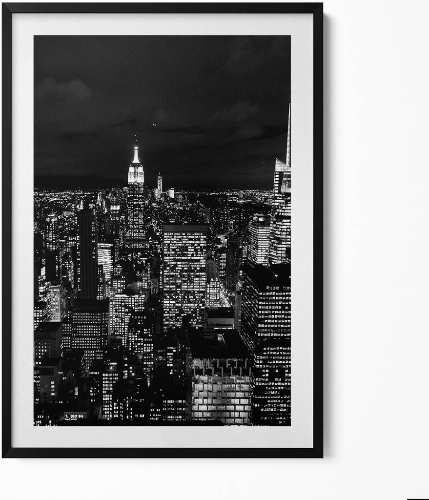 Schwarz-weißes Stadtbild bei Nacht– Wandbild mit Rahmen – Gerahmtes Bild – Wanddekoration – 70x100 cm – Schwarz Rahmen
