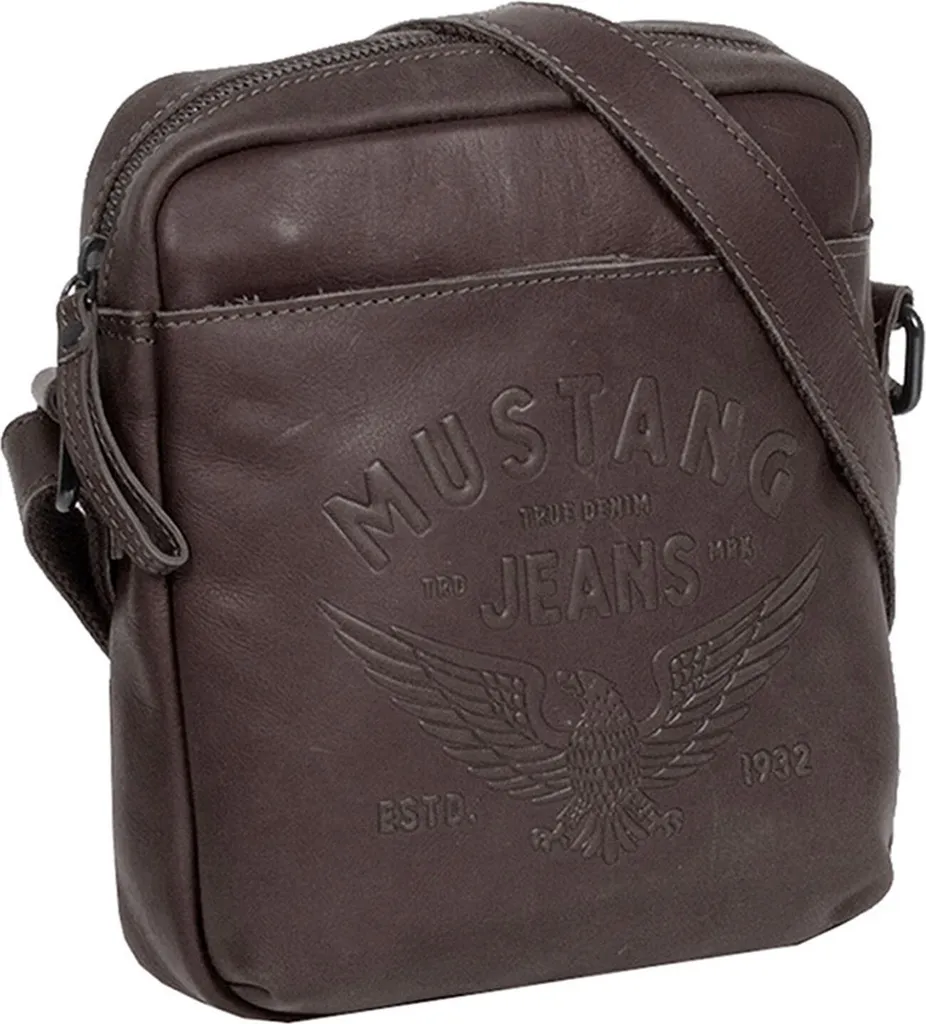 Sacoche homme Mustang en cuir marron contre les poches de pantalon pleines