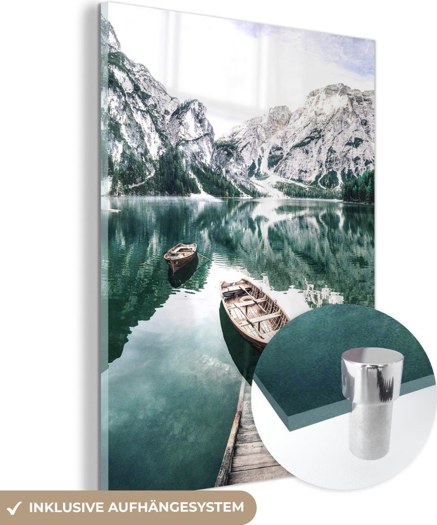 MuchoWow Glasbilder - Bilder auf Wandbild - Foto auf Glas Berge - Schnee - Winter - Boote - See - Natur 30x40 cm Wanddekoration aus Glas - Acrylgla...