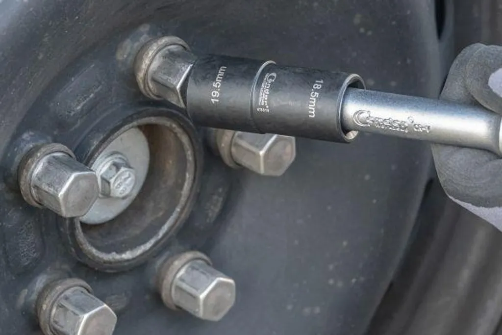 Douille 1/2 spéciale pour écrou de roue grippé ou bloqué Condor