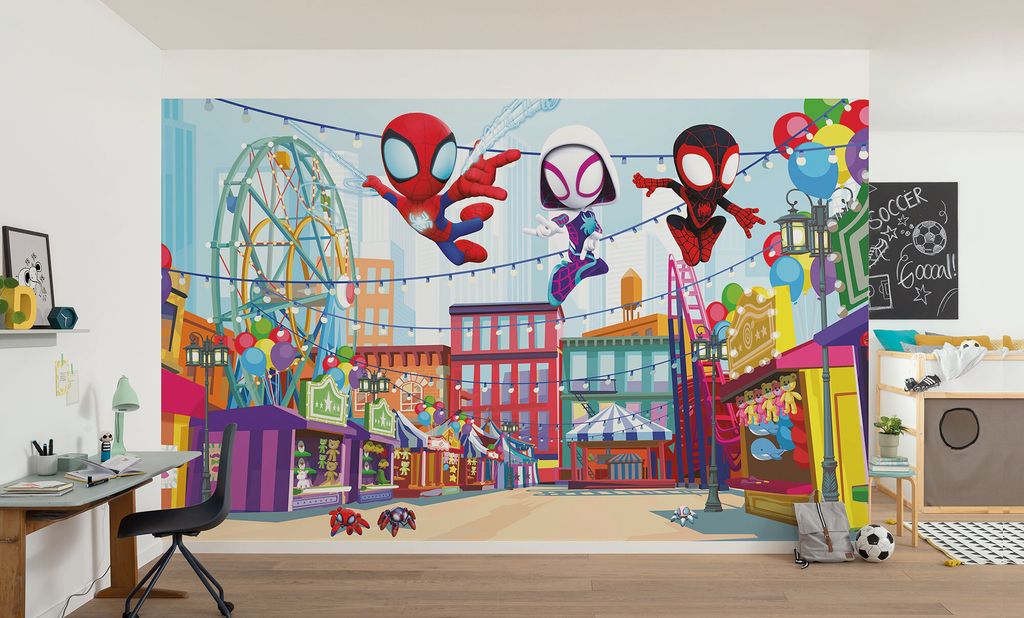 Komar Vlies Fototapete - Marvel Spidey And His Amazing Friends Theme Park - Größe 400 x 250 cm