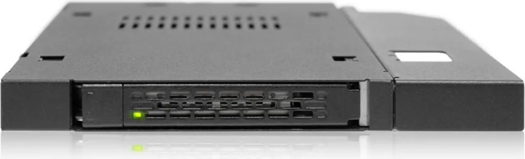 ICY DOCK MB411SPO-1B: Trasforma il Lettore CD in SSD Hot-Swap 2.5