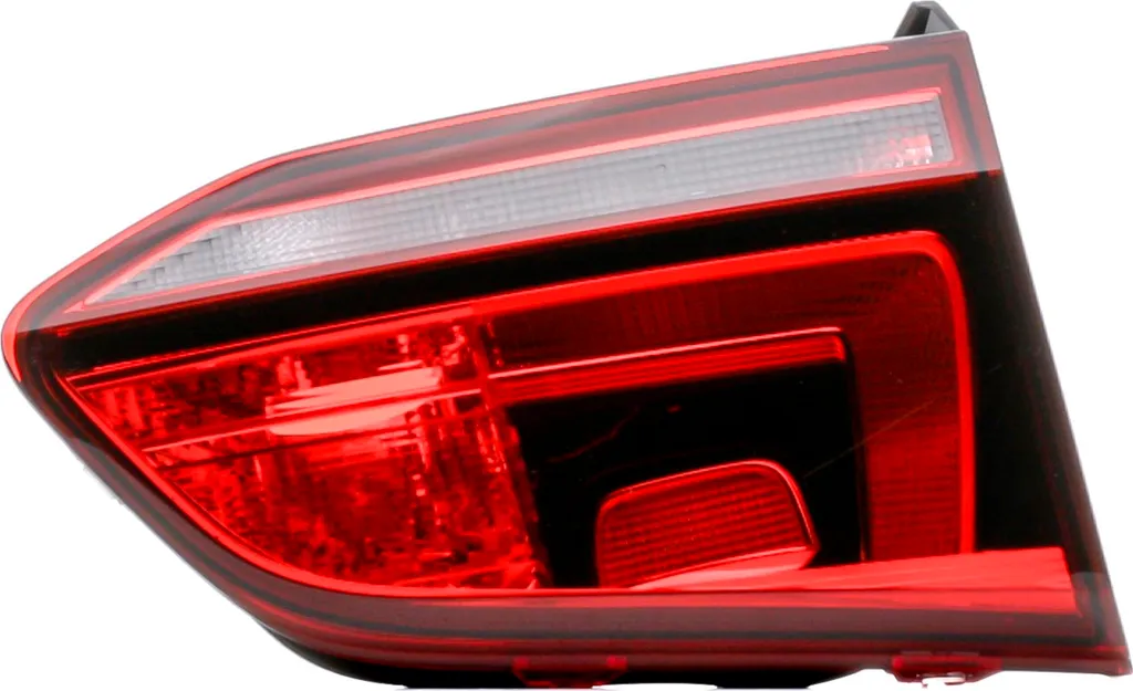 Feu arrière cassé Golf 7 ? Remplacez l'optique gauche 2013 facilement
