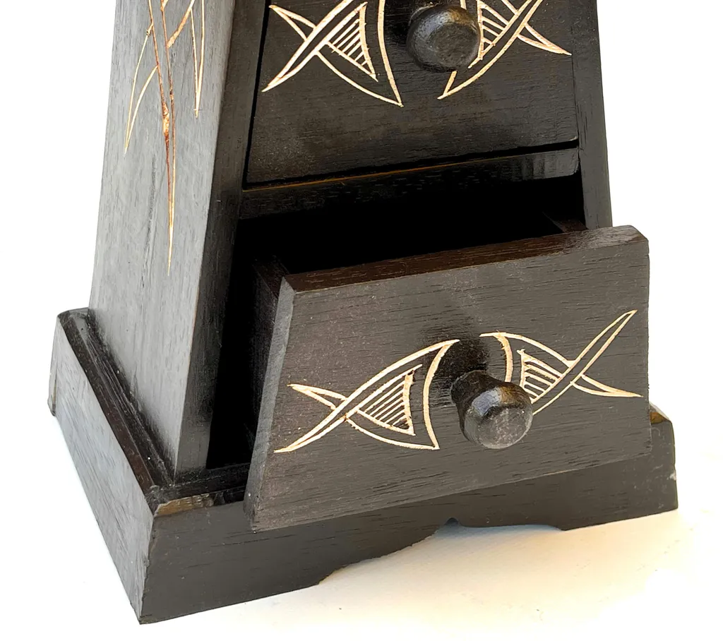 Commode en bois DanDiBo Pyramide Celtic 60 cm avec 3 tiroirs design