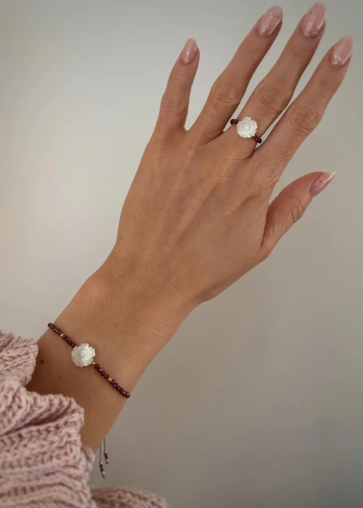 Bracelet Élastique Grenat et Nacre Rose : Vertus de Force et de Sérénité - 4