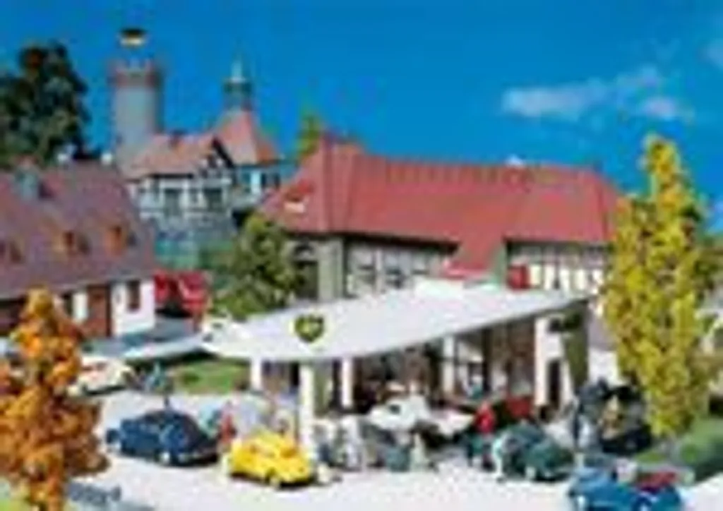 Aménagez votre Ville Miniature avec la Station-service BP Faller H0