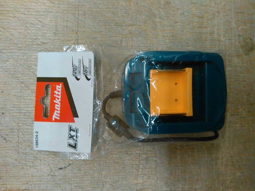 Adaptador de batería Makita de 14,4 V / 18 V LXT - 18 V Imagen del producto 