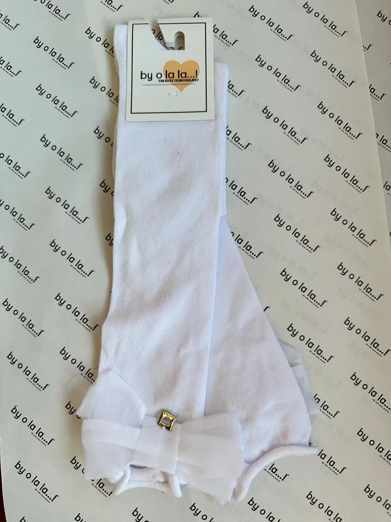 Chaussettes Blanches À Boucles Longues : Douceur et Texture Relief