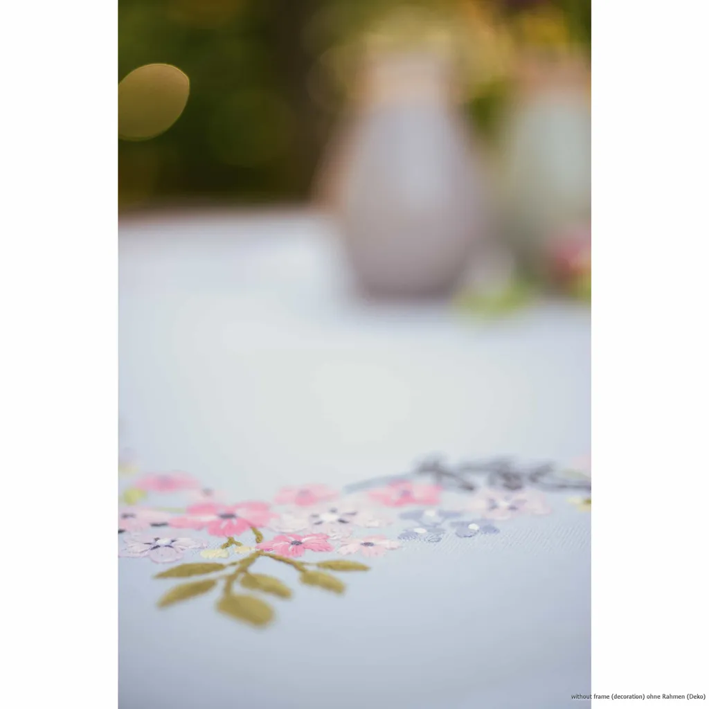 Nappe à Broder Points Plats Fleurs et Feuilles - Kit Complet Vervaco