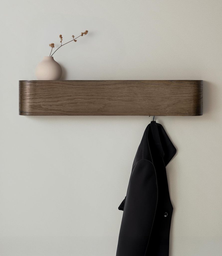 Wandgarderobe „Toke“ | Moderne Designergarderobe mit verdeckten Wandhaken | Garderobenpaneel aus massivem Echtholzfurnier | Eiche, dunkel