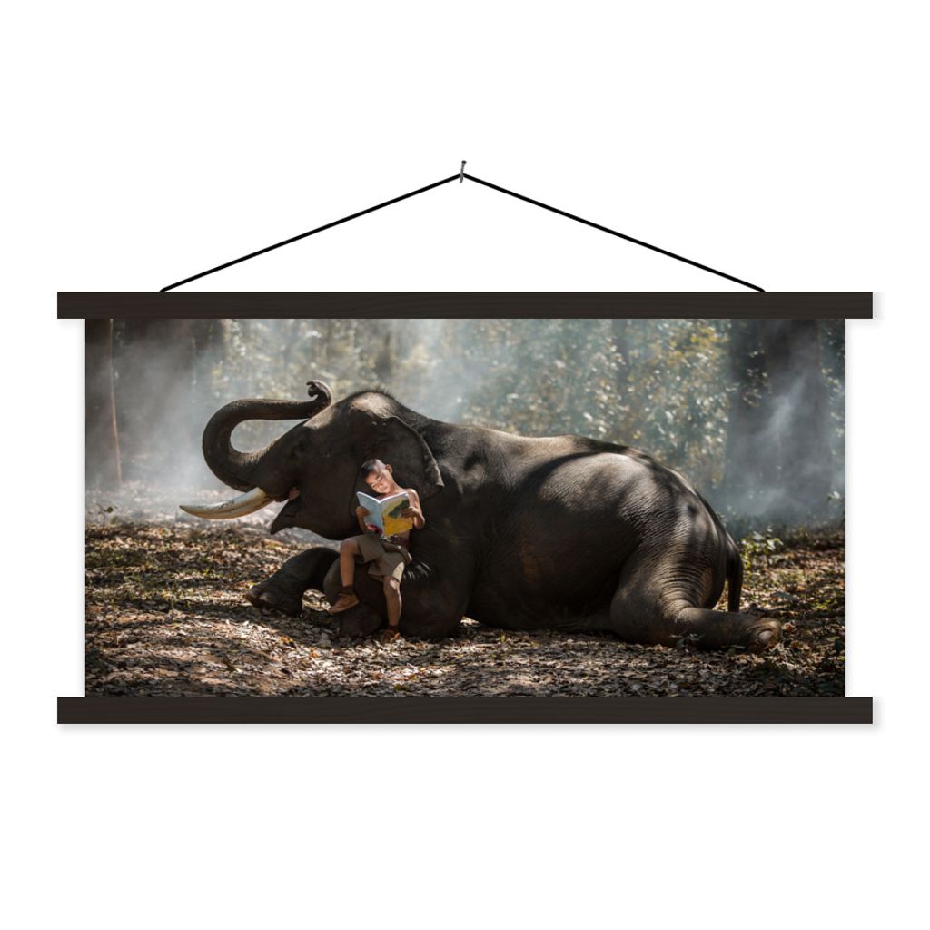 MuchoWow Textilposter Elefant - Junge - Buch - Wald - Tiere - Natur 150x75 cm mit schwarzem Rahmen - Posterleiste