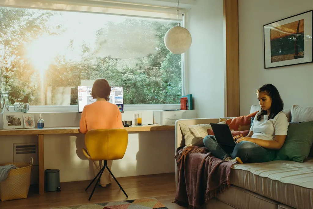 Moniteur PC LED HP E27 G4 Écran d'Ordinateur Ergonomique Ajustable - 9