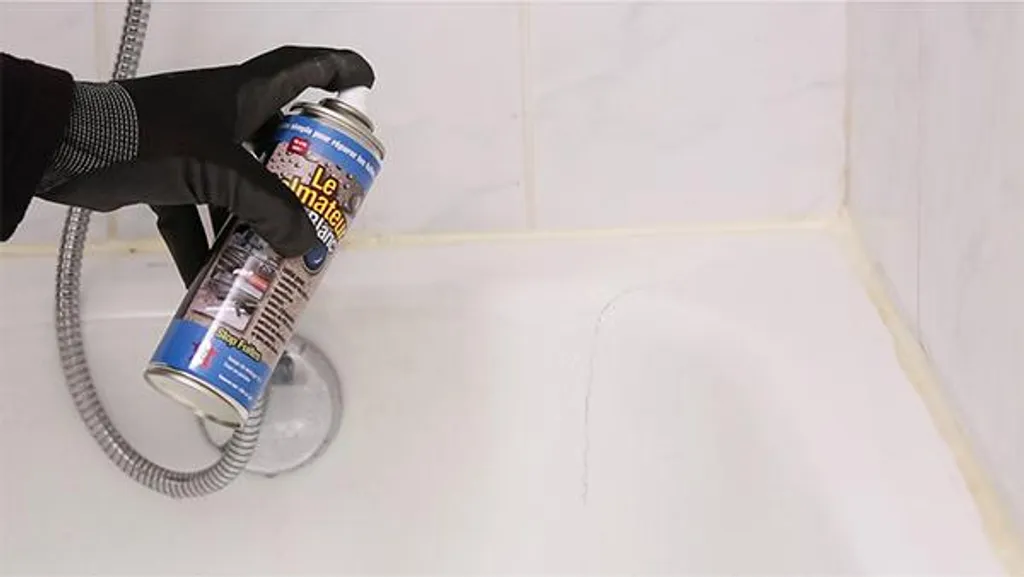 Spray bitume blanc anti-fuite Le Colmateur Dhaze haute pression