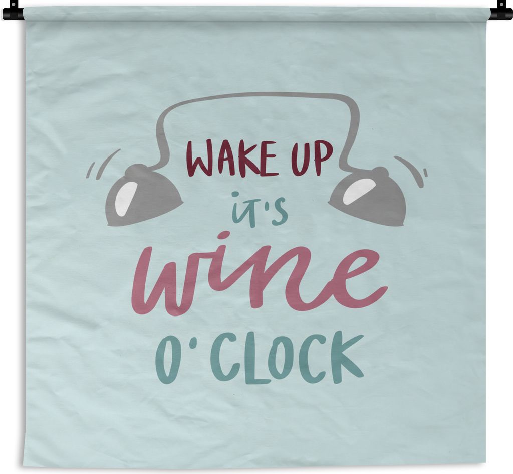 MuchoWow Wandteppich Wandbehang Zitat "Wake up, it's wine o'clock" mit hellblauem Hintergrund 120x120 cm Tapisserie Dekoration Wandtuch - Modern ...