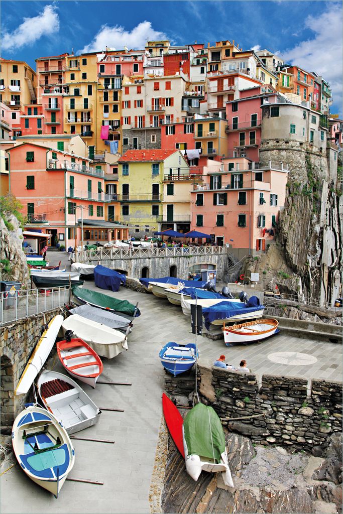 Wallario selbstklebendes Poster - Bunter Hafen in Italien, Größe: 61 x 91,50 cm