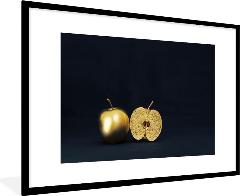 MuchoWow MuchoWow Gerahmtes Poster Stilleben mit einem goldenen Apfel auf schwarzem Hintergrund 90x60 cm - Poster mit zchwarzem Bilderrahmen - ...