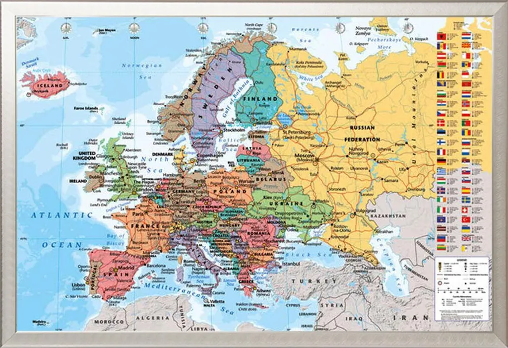 Carte de l'Europe Murale sous Cadre en Alu Argenté Shinsuke avec Vitre