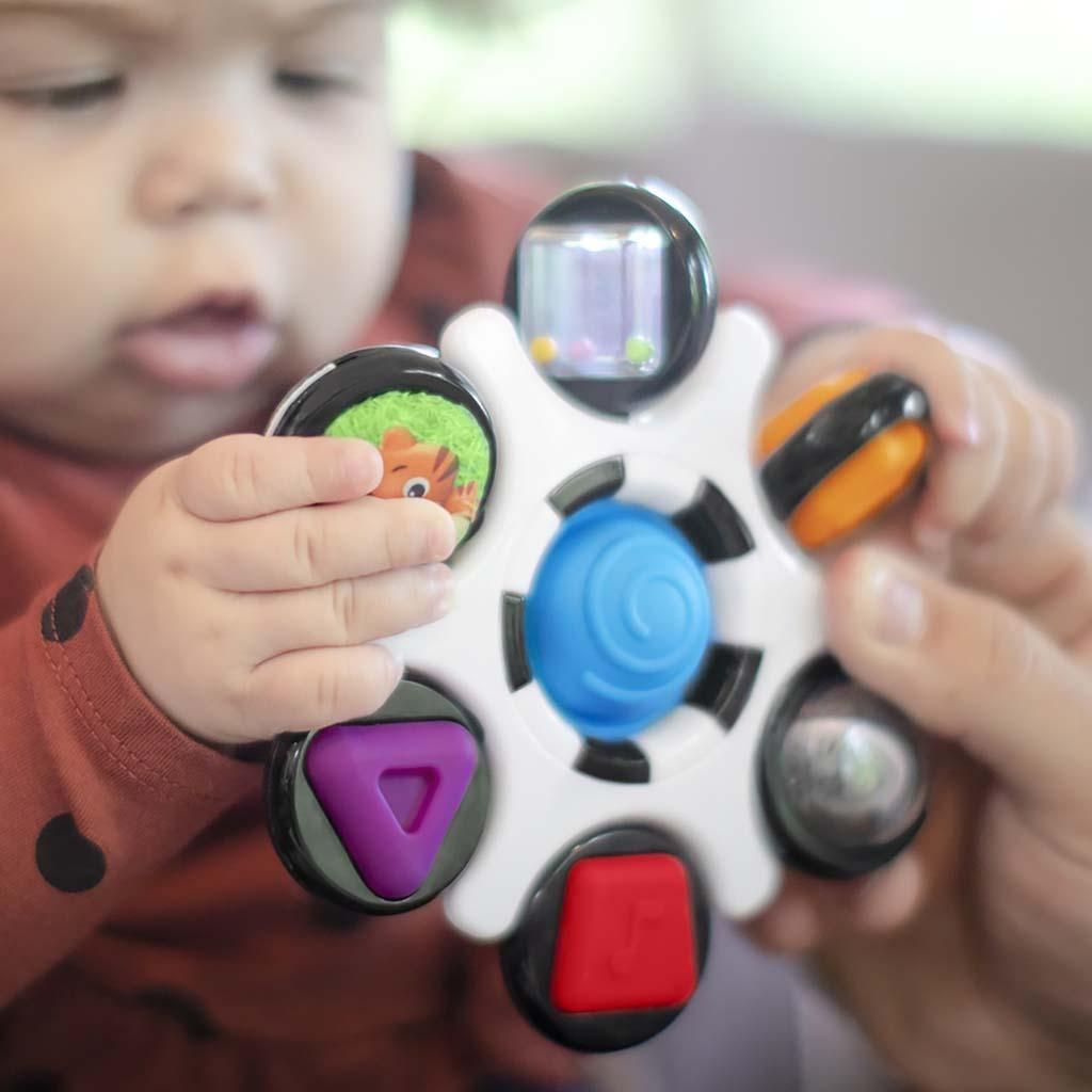 Senzorická hračka Baby Einstein Curiosity Clutch Obrázok produktu 