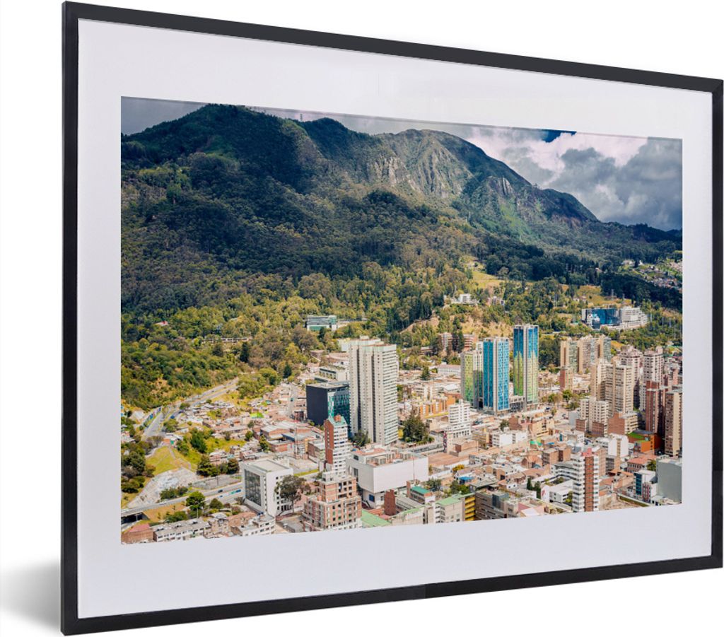 MuchoWow MuchoWow Gerahmtes Poster Die Sonne scheint auf die Berge hinter der kolumbianischen Hauptstadt Bogota 40x30 cm - Poster mit zchwarzem...