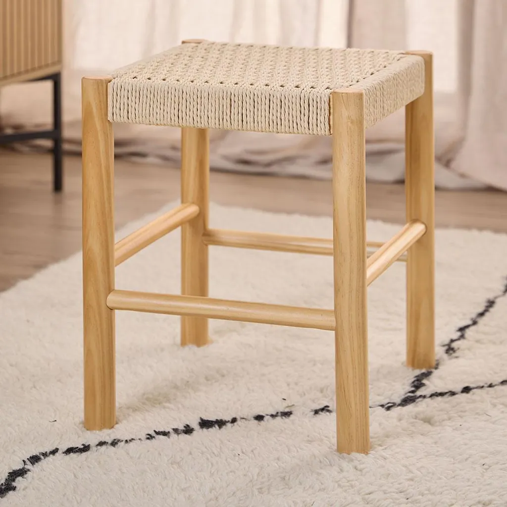 Pouf en coton naturel Brennan Smuk, assise basse aux finitions soignées