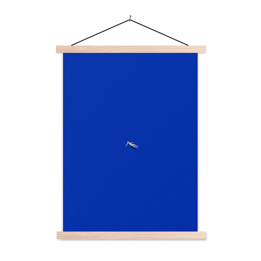 MuchoWow Textilposter Vintage - Blau - Frau 40x53 cm mit holzfarbenen Rahmen - Schlafzimmer