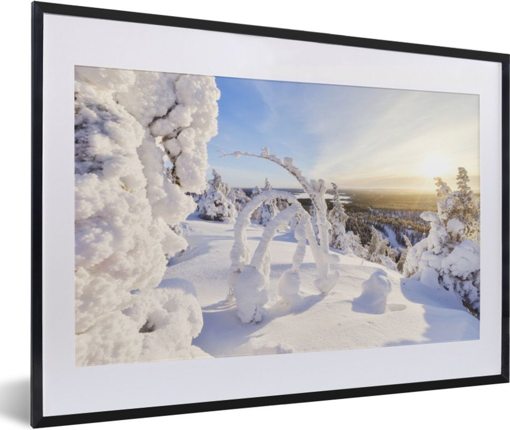 MuchoWow Gerahmtes Poster Ein komplett eingeschneites Gebiet in Lappland 60x40 cm - Poster mit Schwarzem Bilderrahmen Wandposter Rahmen Foto Bild...
