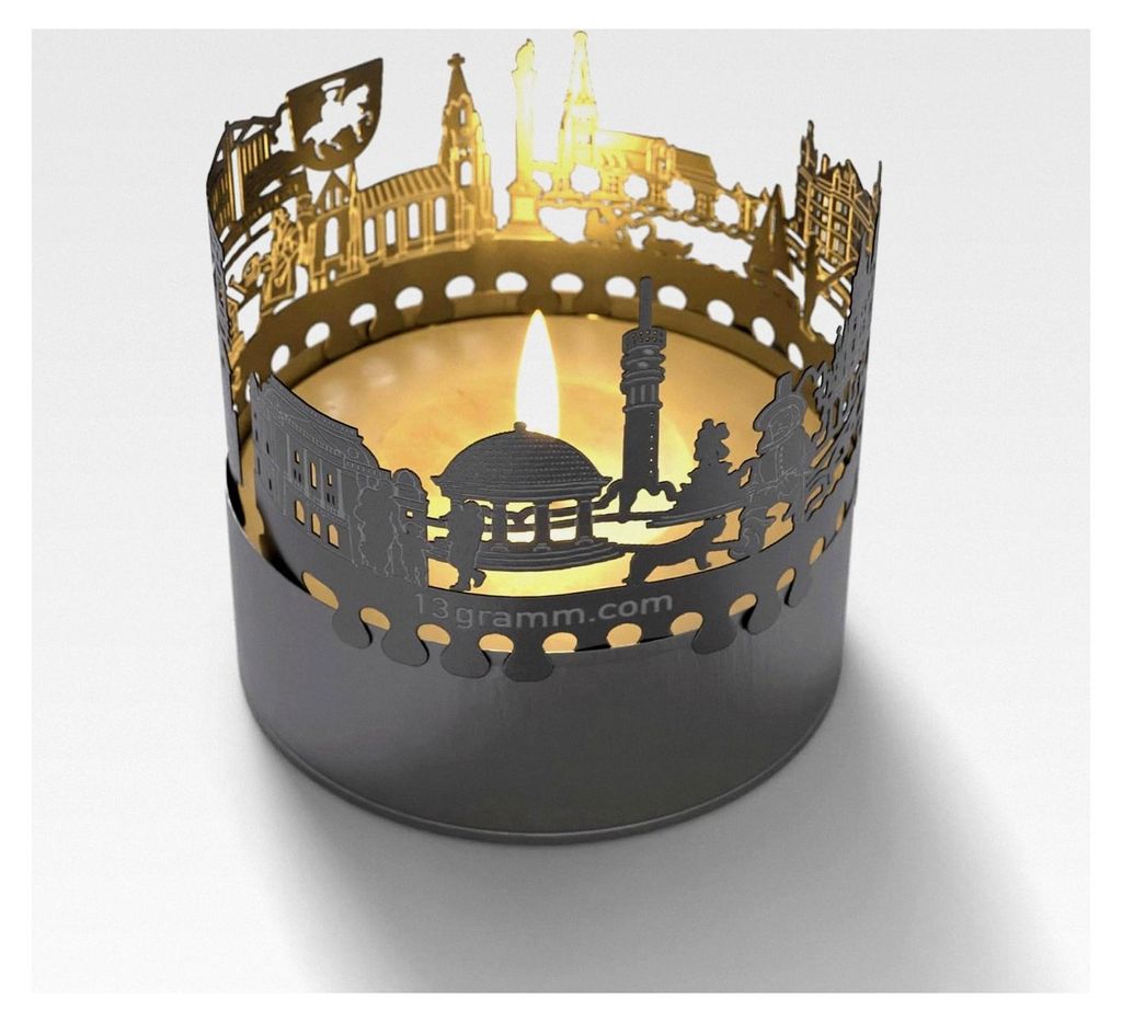 Schwerin Skyline Schattenspiel: Kerzenlicht erzeugt die Silhouette der Stadt im Raum - Souvenir für Schwerin-Fans