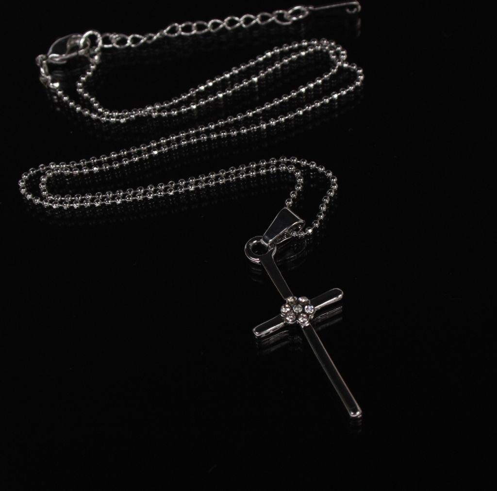 Gothic Halskette Mit Kreuz - Punk Style Mit Kristallperlen