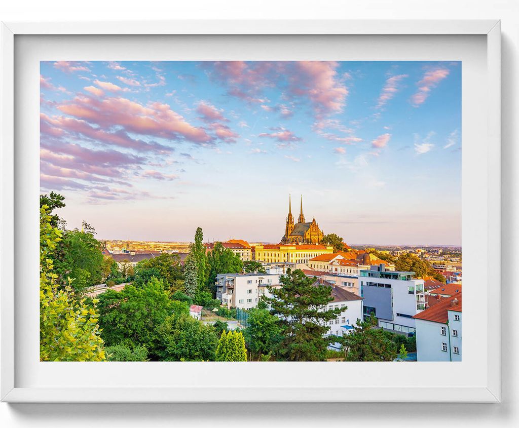 Gebäude Brünn Tschechische Republik– Wandbild mit Rahmen – Gerahmtes Bild – Wanddekoration – 80x60 cm – Weiß Rahmen