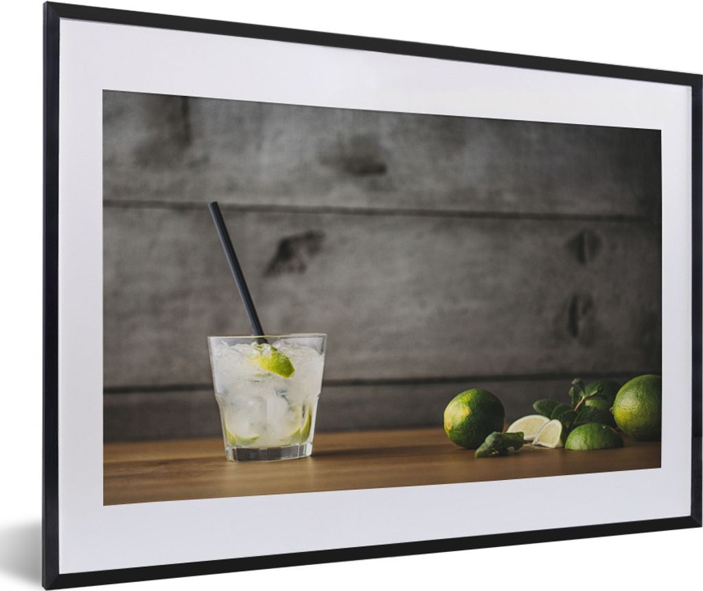 MuchoWow MuchoWow Gerahmtes Poster Mojito-Cocktail mit Limette und Minze auf einem hölzernen Hintergrund 60x40 cm - Poster mit zchwarzem Bilde...