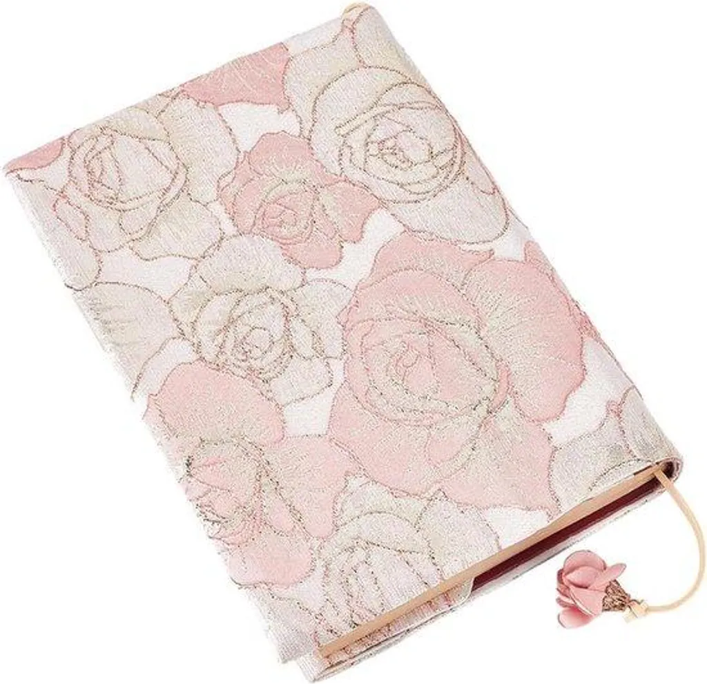 Fini les livres abîmés avec cette housse A5 rose fleurie et lavable