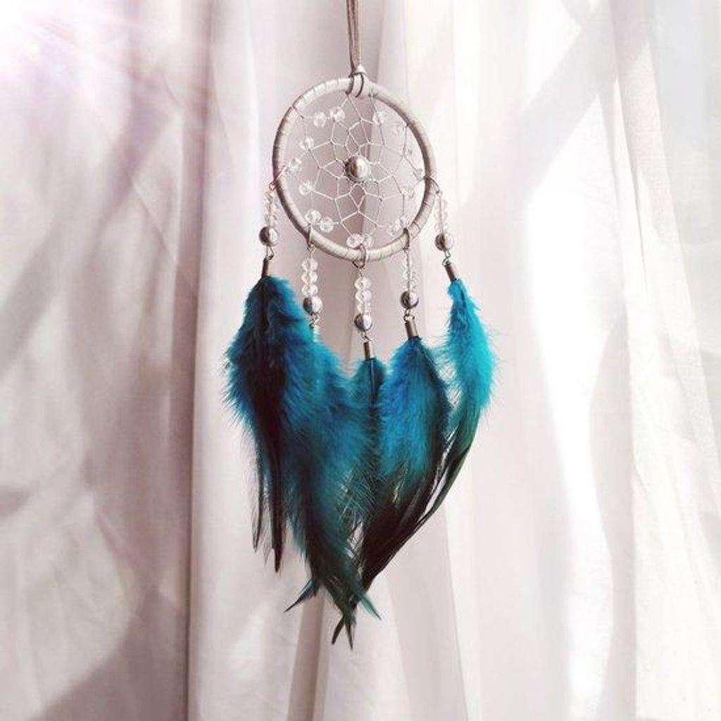 Zwei Traumfänger-Haken mit einem auf Wälder inspirierten Federwindgongdesign, ideal als Geschenk für Weihnachten oder Jubiläen (blau-schwarz).