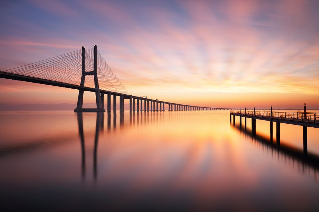 Muralo Fototapete Architektur 405 (B) x 270 (H) cm Vliestapete Wand Tapete See Brücke Modern Himmel Wohnzimmer Schlafzimmer moderne Wandbild Abstr...