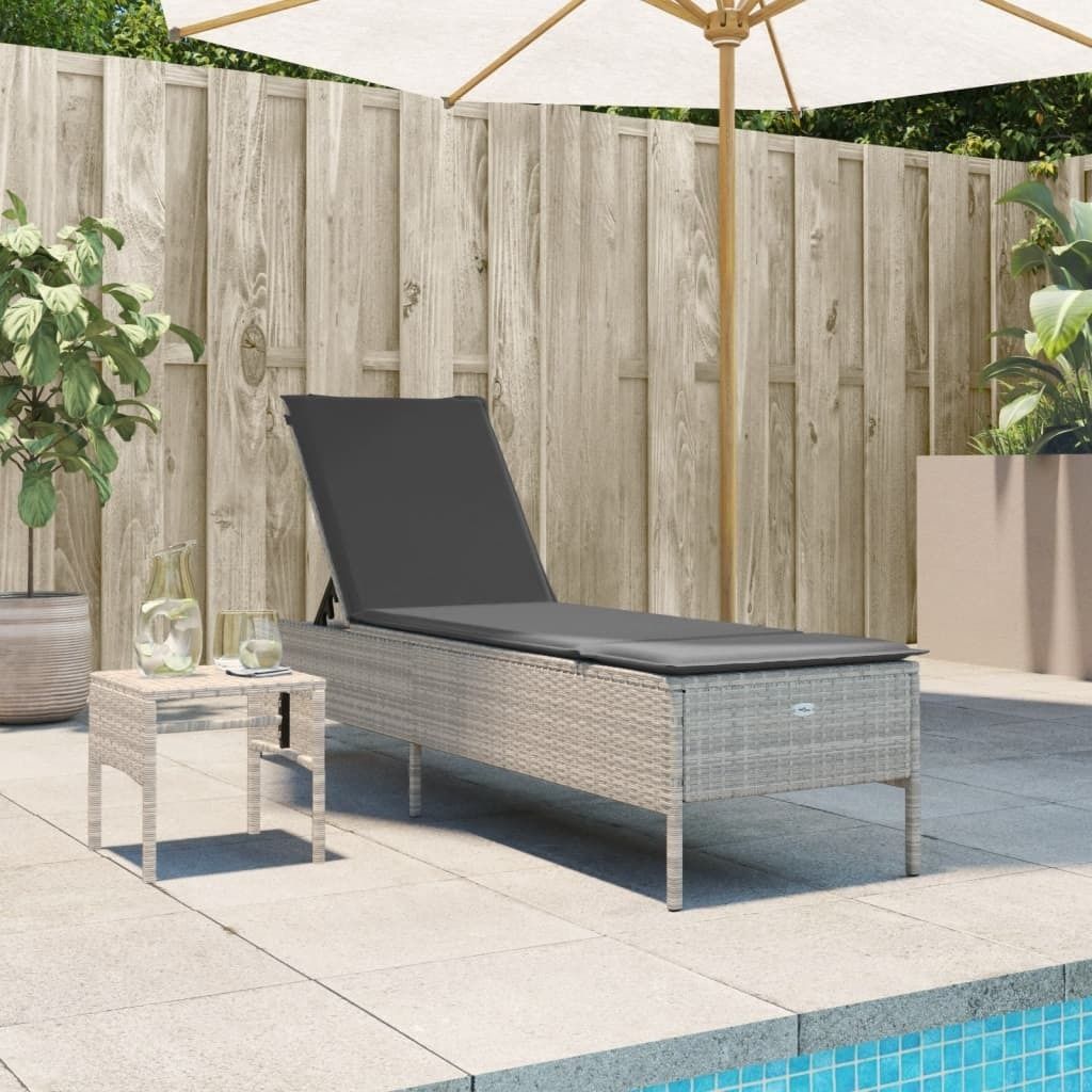 Design Sonnenliege mit Tisch und Auflage Hellgrau Poly Rattan, Gartenliegen 2024 Neu