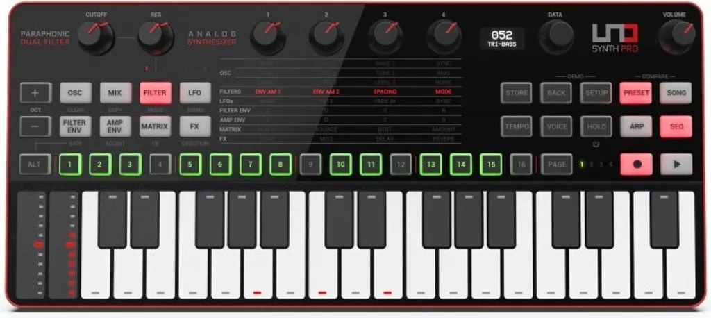 Synthétiseur pour Studio et Live IK Multimedia UNO Synth Pro Nomade