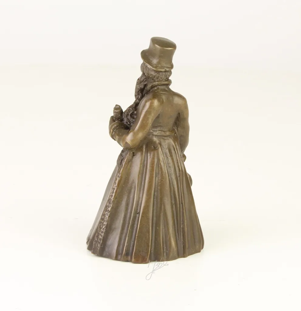 Sonnette de table décorative statue Gentleman en bronze massif brossé