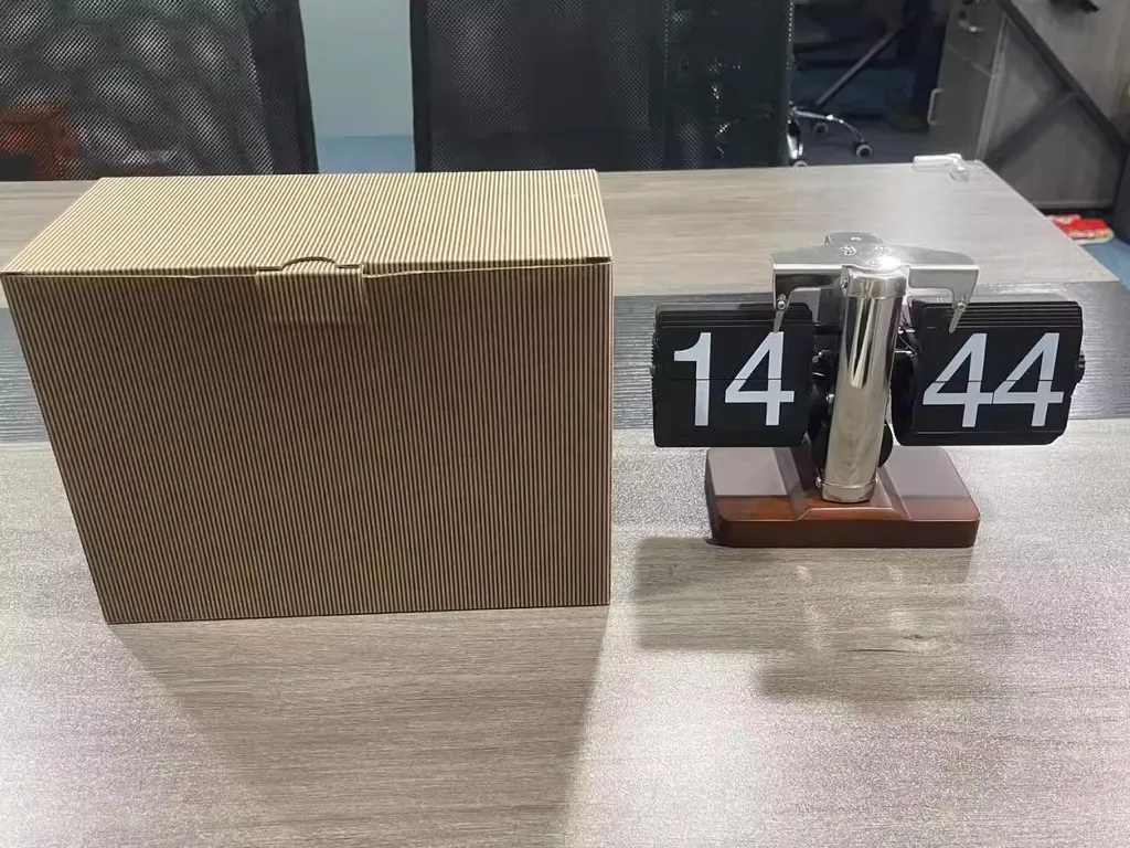 Horloge de bureau compacte à piles pour décoration rétro et cadeau