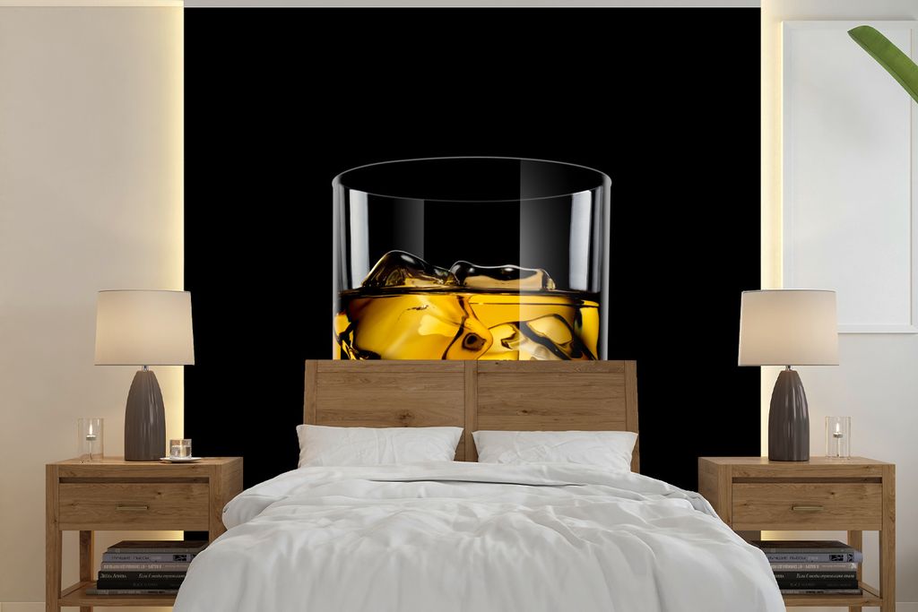 MuchoWow Fototapete für Wohnzimmer oder Schlafzimmer Wandtapete Vinyl Motivtapete Glas mit Whisky - 280x280 cm - Hintergrundbild