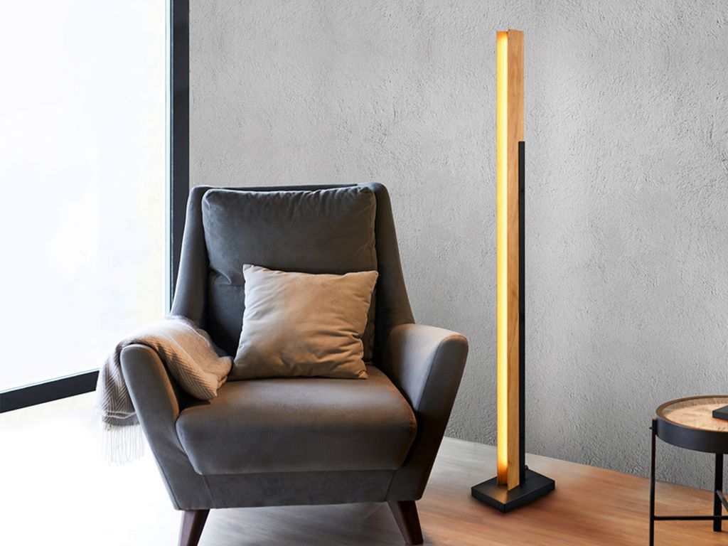 LED Stehlampe dimmbar, Holzlampe natur & Metall Schwarz, Leselampe hinter Sofa