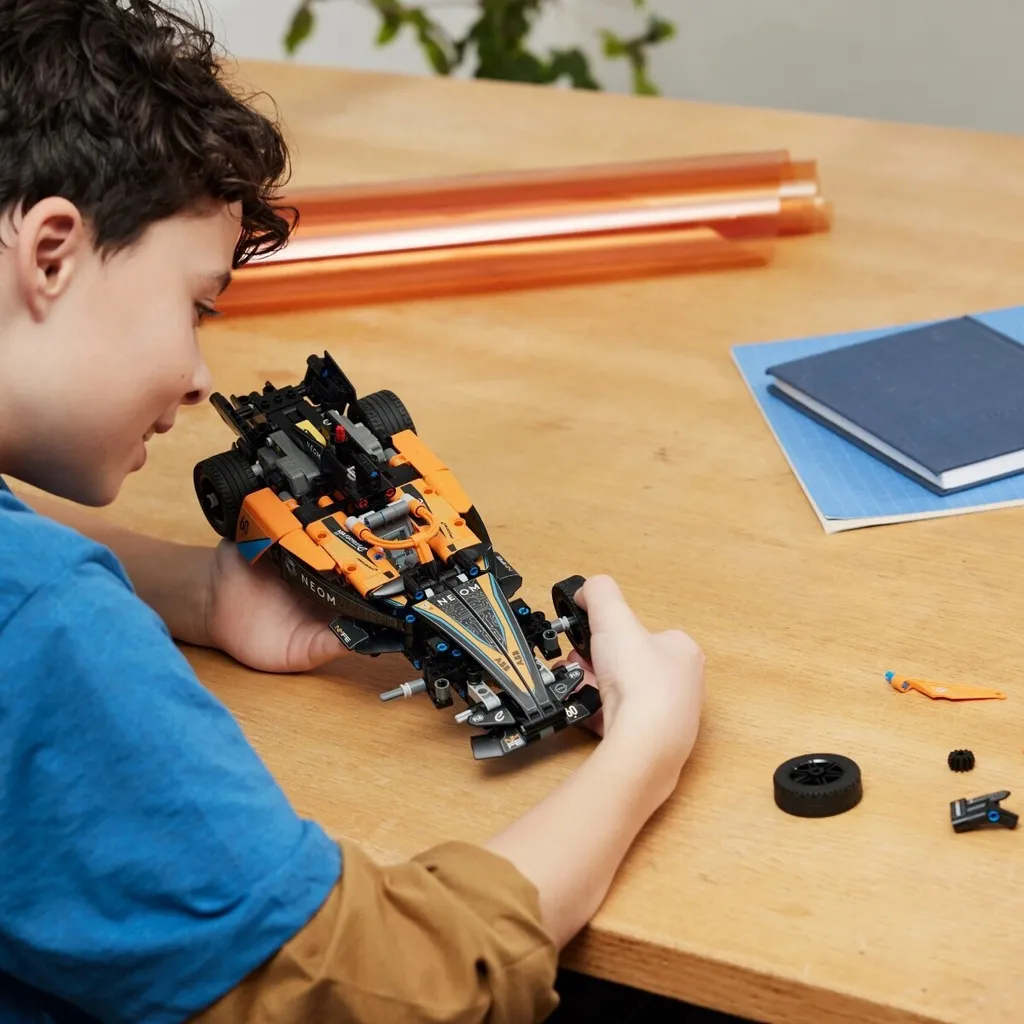 Voiture de Course McLaren Formula E LEGO Technic 42169 à Construire - 16