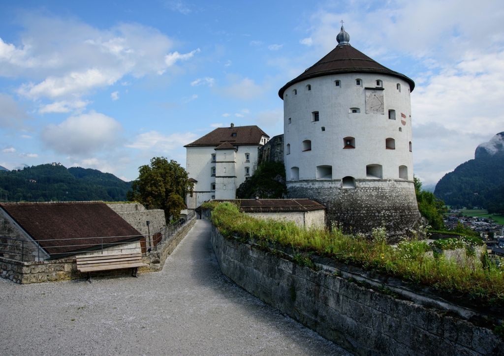 hansepuzzle 62323 - Festung Puzzle, 260 Teile, Gebäude, 41,0 x 28,0cm mit hochwertiger Aufbewahrung, Kartonbox und wiederverschließbarem Beutel
