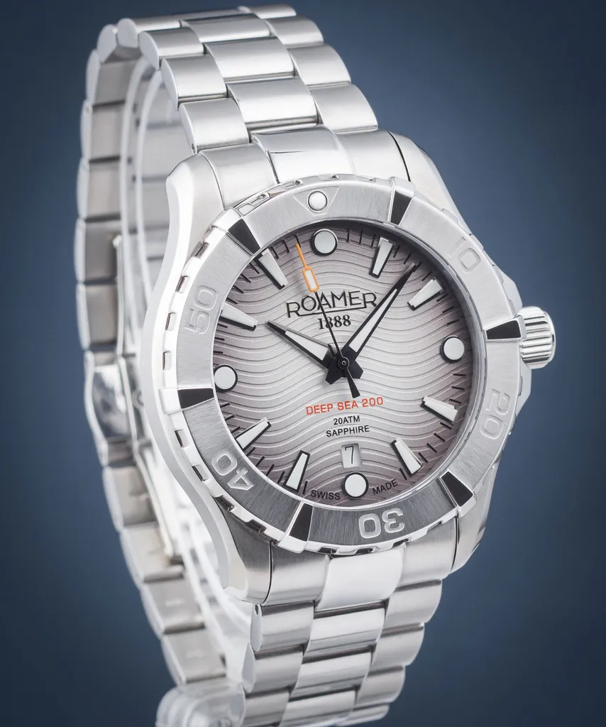 Montre de plongée Roamer Deep Sea 200 en acier avec verre saphir robuste