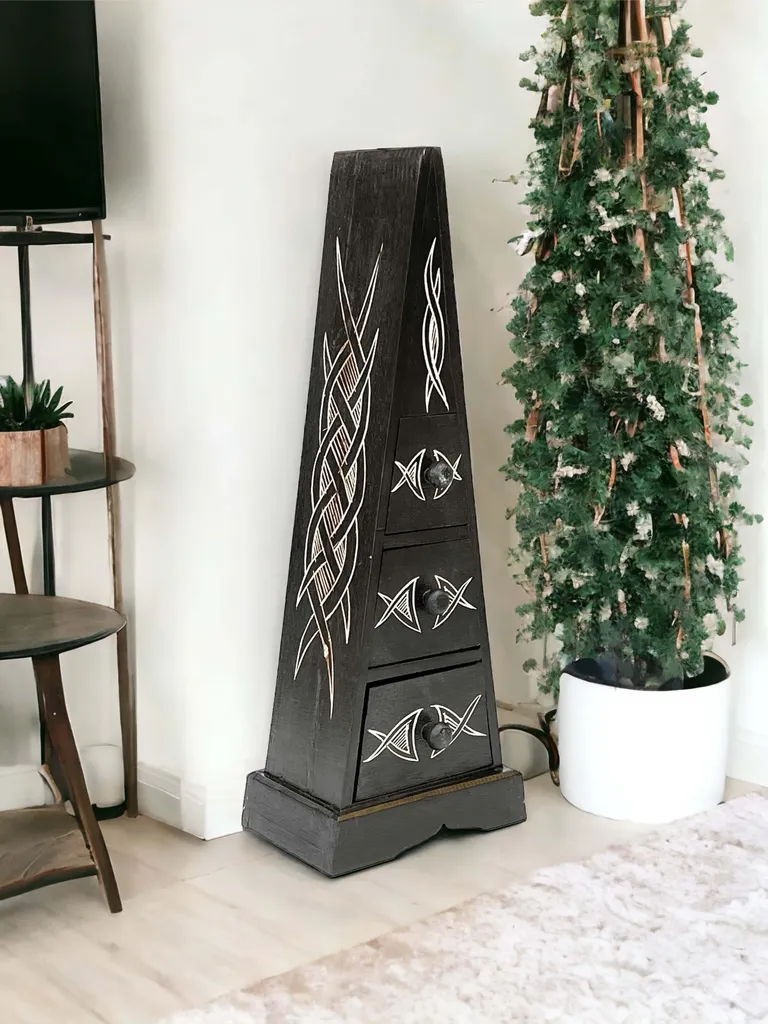 Commode en bois DanDiBo Pyramide Celtic 60 cm avec 3 tiroirs design
