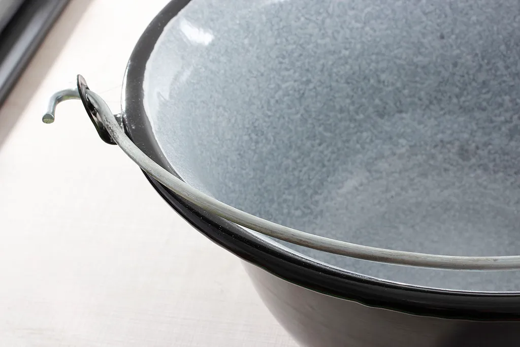 Cocotte émaillée robuste pour feu de camp - Récipient de cuisson 15L - 11