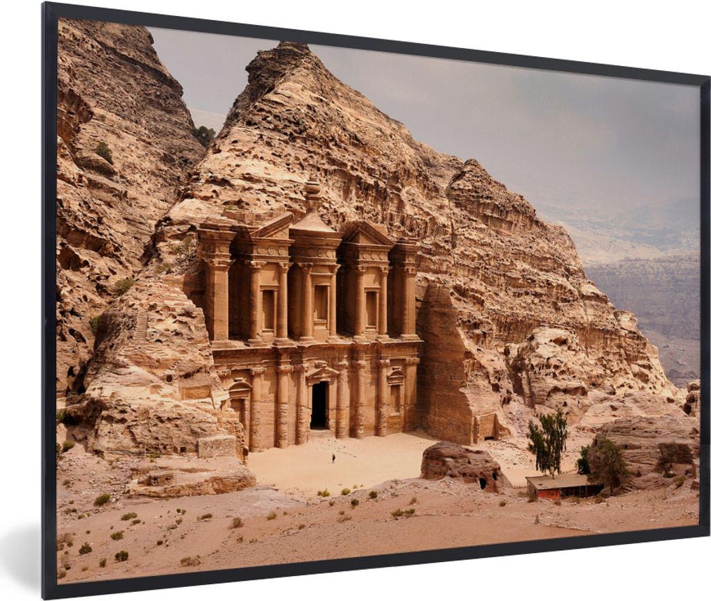 MuchoWow MuchoWow Gerahmtes Poster Ein in den Fels gehauenes Gebäude in der Stadt Petra 60x40 cm - Poster mit zchwarzem Bilderrahmen - Printin...