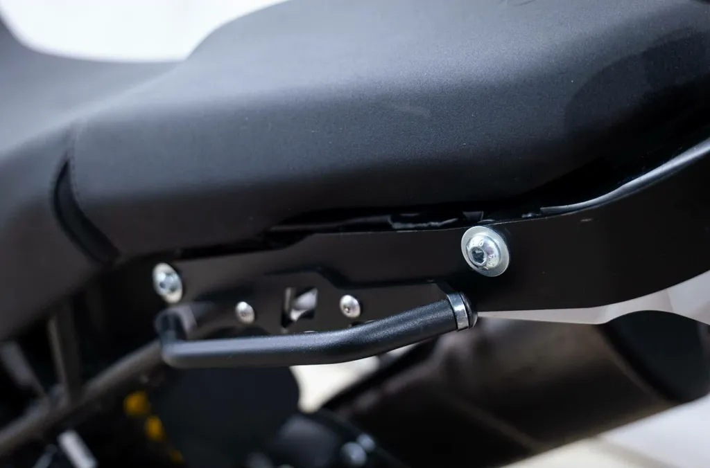 Poignées de maintien passager pour moto Ducati Desert X par Isotta
